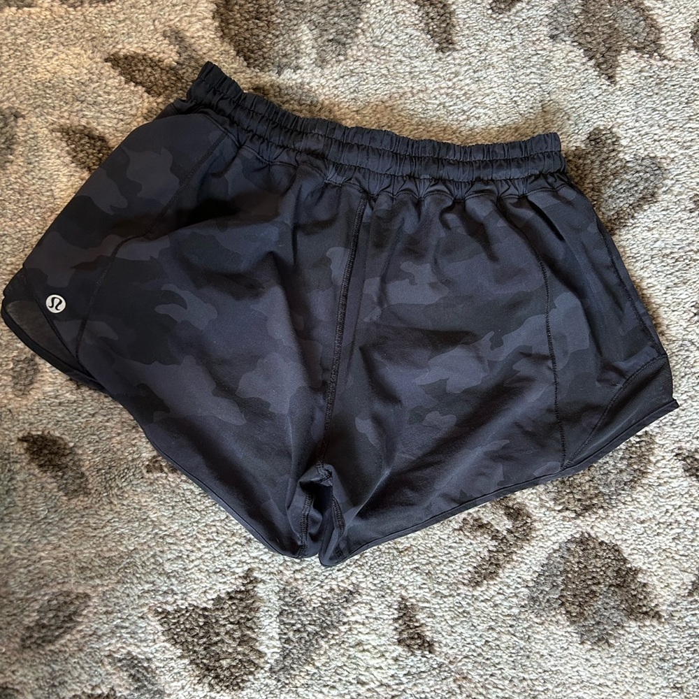 Lululemon Hotty Hot Low-Rise Lined Short 4”